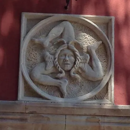 Astoria Hotel 2*